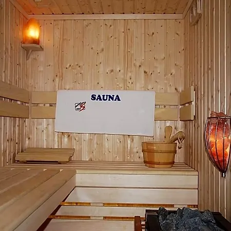 住宿加早餐酒店 威拉波德克森塞姆宾馆 Czarna Góra